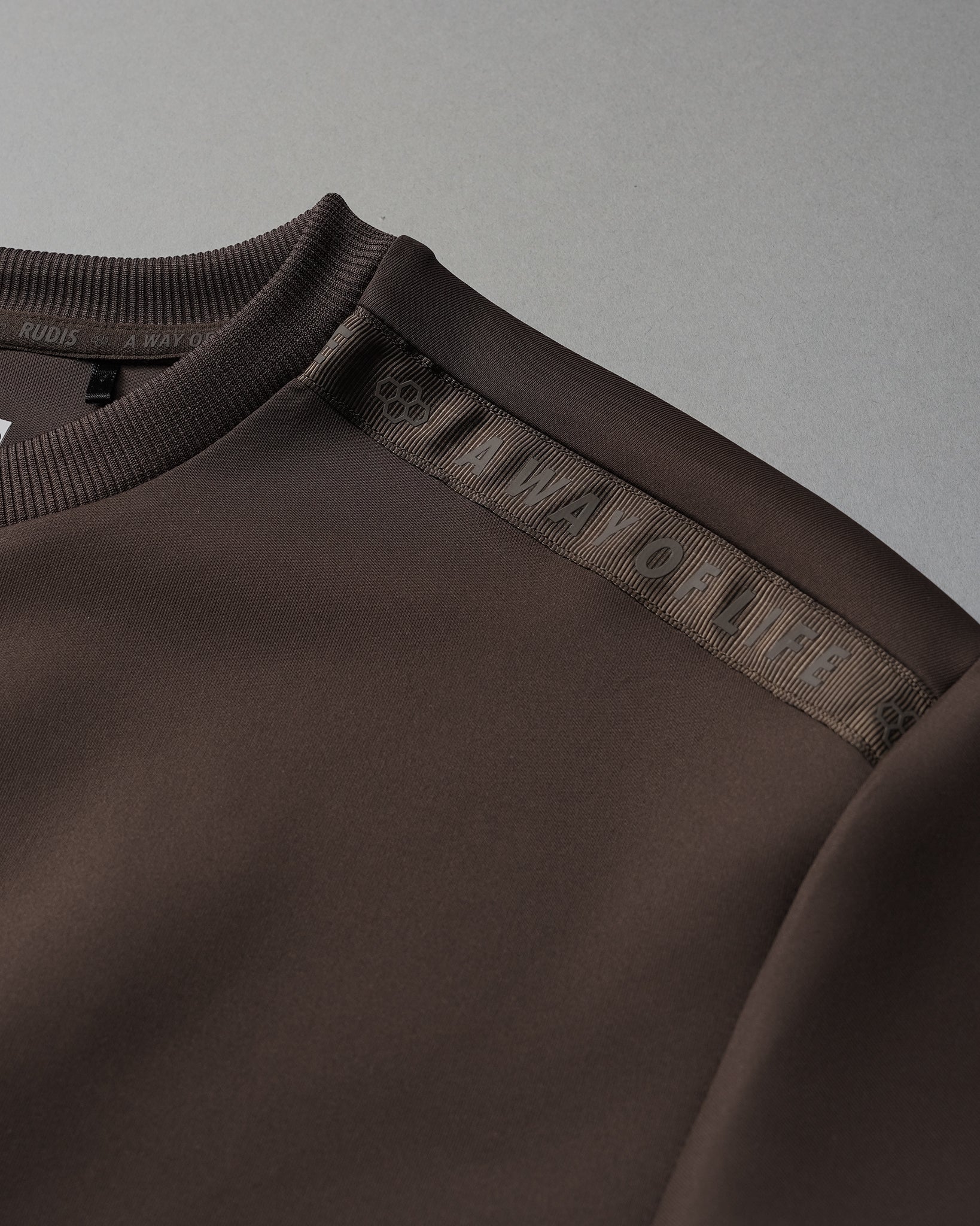 COOL-FEEL Women's Fitted Crew - Cocoa - Image 4
